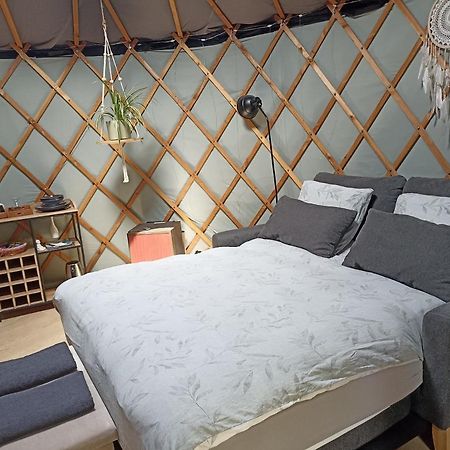 L'échappée au jardin, yourte bucolique Godinne Exterior foto