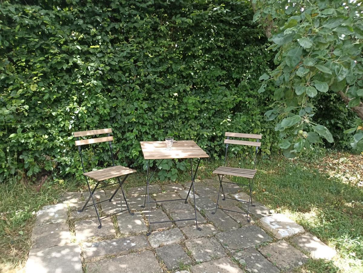 L'échappée au jardin, yourte bucolique Godinne Exterior foto