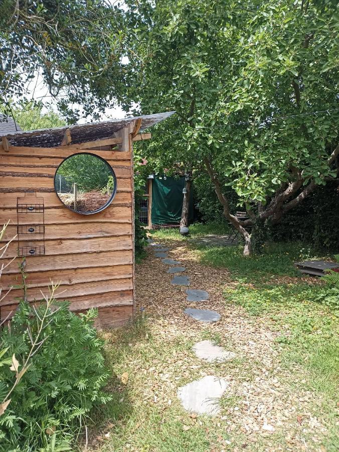 L'échappée au jardin, yourte bucolique Godinne Exterior foto